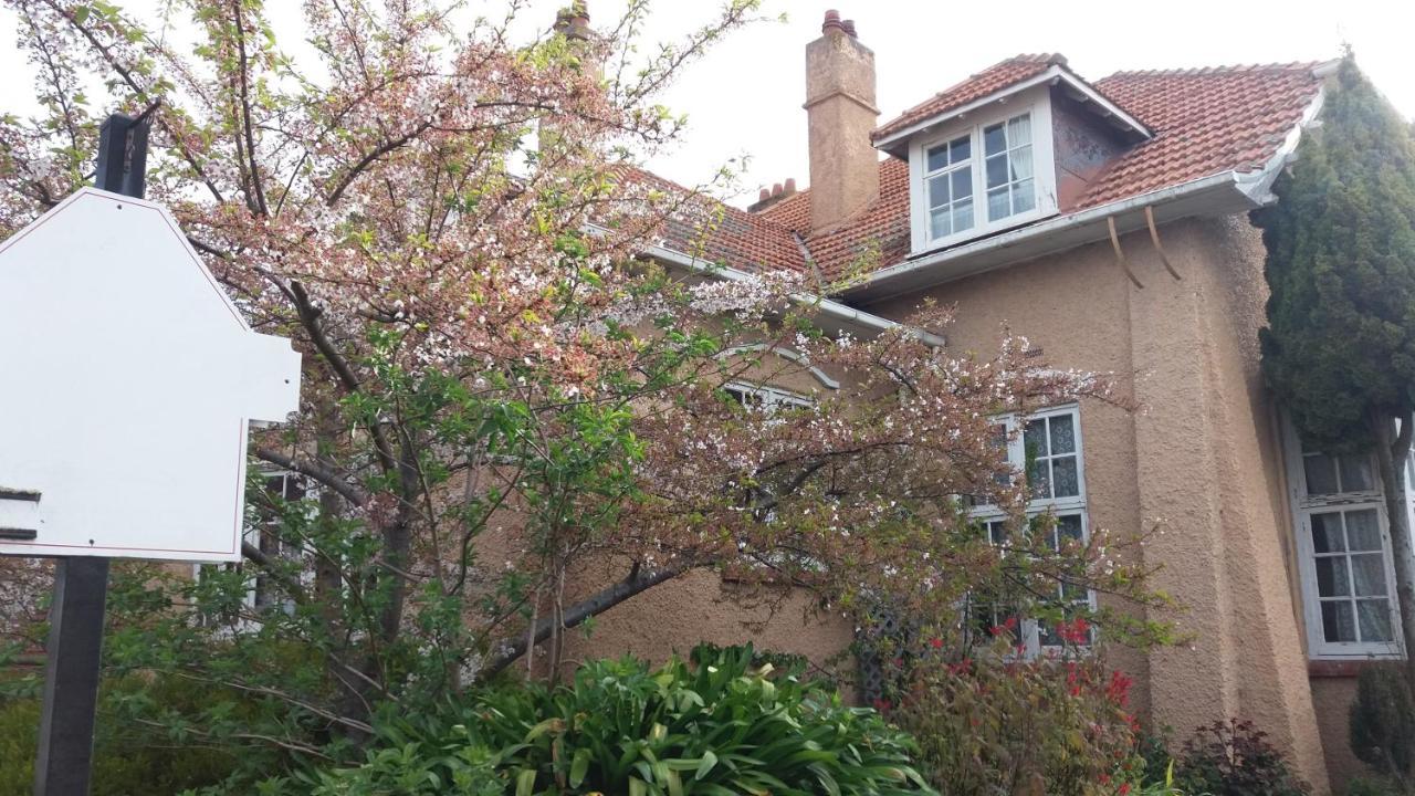 Chimneys B&B 오아마루 외부 사진